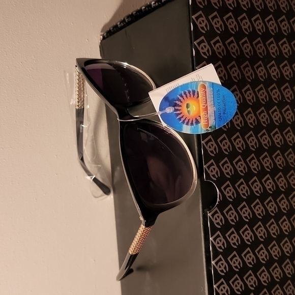 Designer sunglasses - Picture 8 of 9